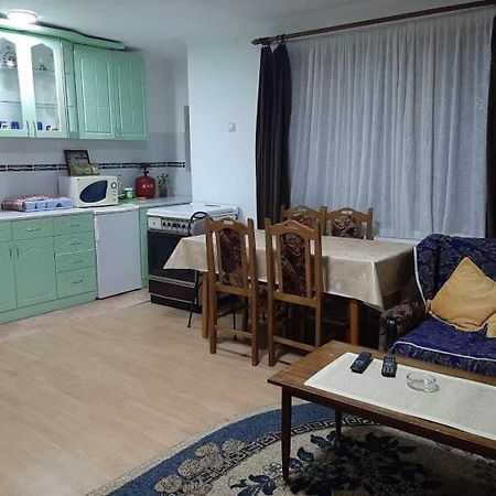 Privatni Smestaj Dobri Dobrosin Esterno foto