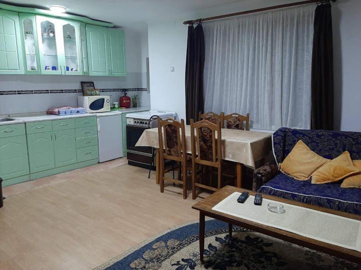 Privatni Smestaj Dobri Dobrosin Esterno foto